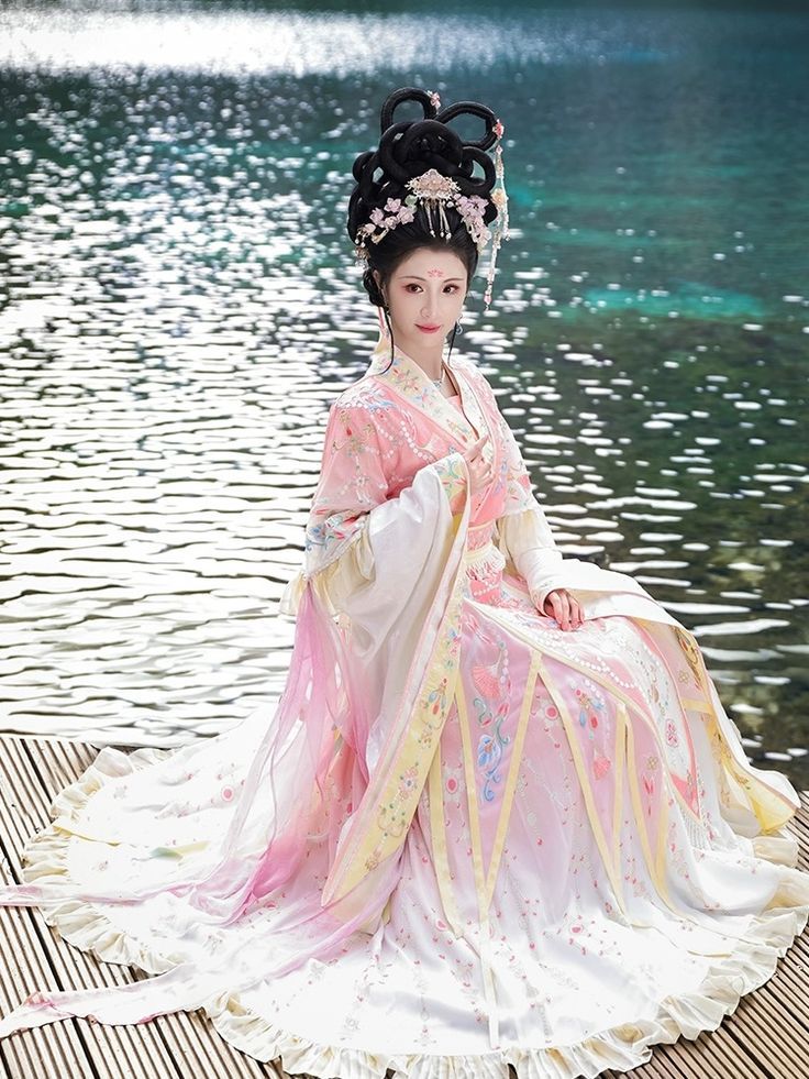 The Art of Styling a Horseface Skirt with a Topper:Fashionable Combinations