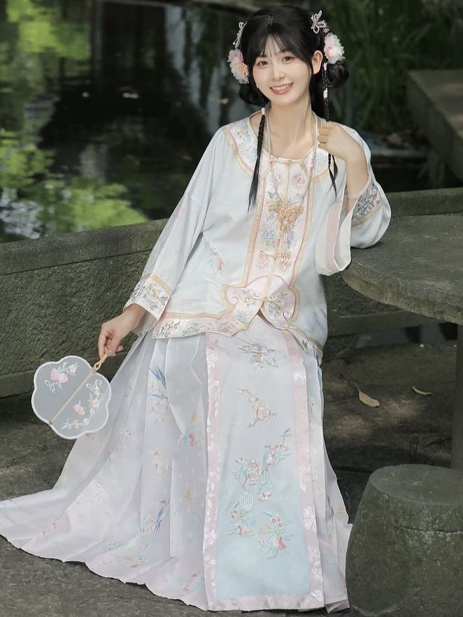 My Father and the Traditional Charm of Hanfu 汉服)