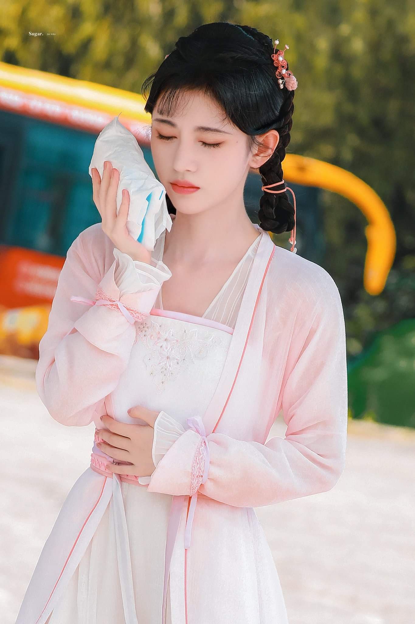 Embracing the New-Age Charm of Modern Qipao:A Blend of Traditional Elegance and Modern Chic Embracing the New-Age Charm of Modern Qipao:A Blend of Traditional Elegance and Modern Chic