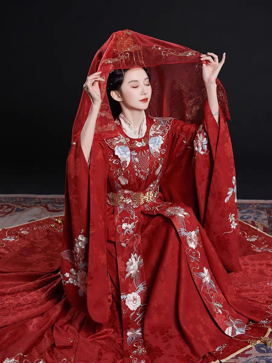 The Cheongsam Princess:Embracing Traditional Elegance The Cheongsam Princess:Embracing Traditional Elegance