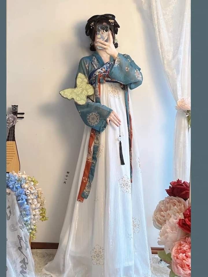 The Chic Qipao Dress for Girls:Embracing Traditional Elegance at Age 5 The Chic Qipao Dress for Girls:Embracing Traditional Elegance at Age 5