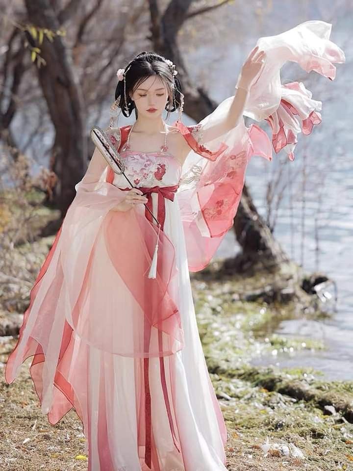 One-Year-Old Baby Girl in a Cheongsam:A Cultural Celebration One-Year-Old Baby Girl in a Cheongsam:A Cultural Celebration