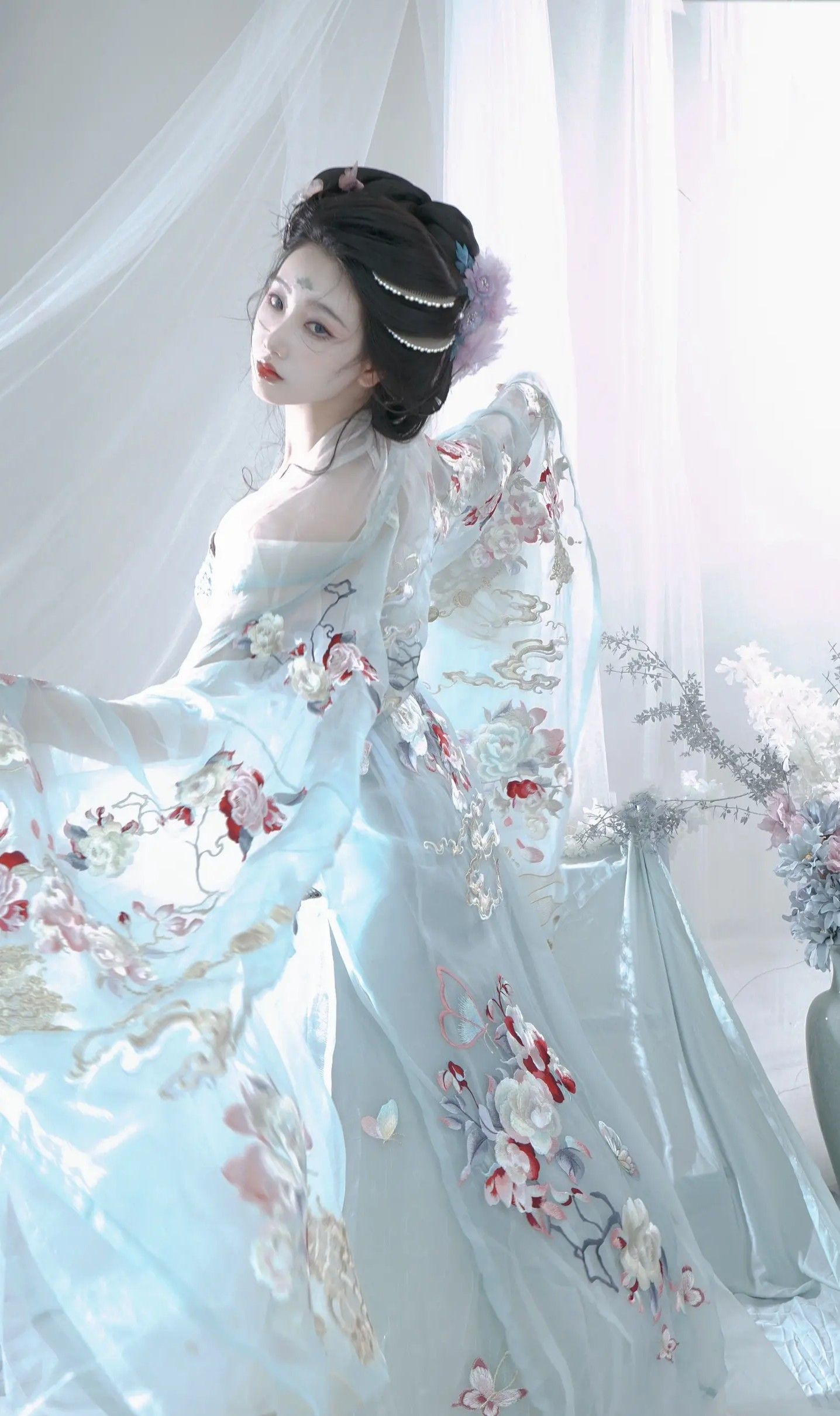 Summer in New Chinese Cheongsam:A Blend of Tradition and Modernity