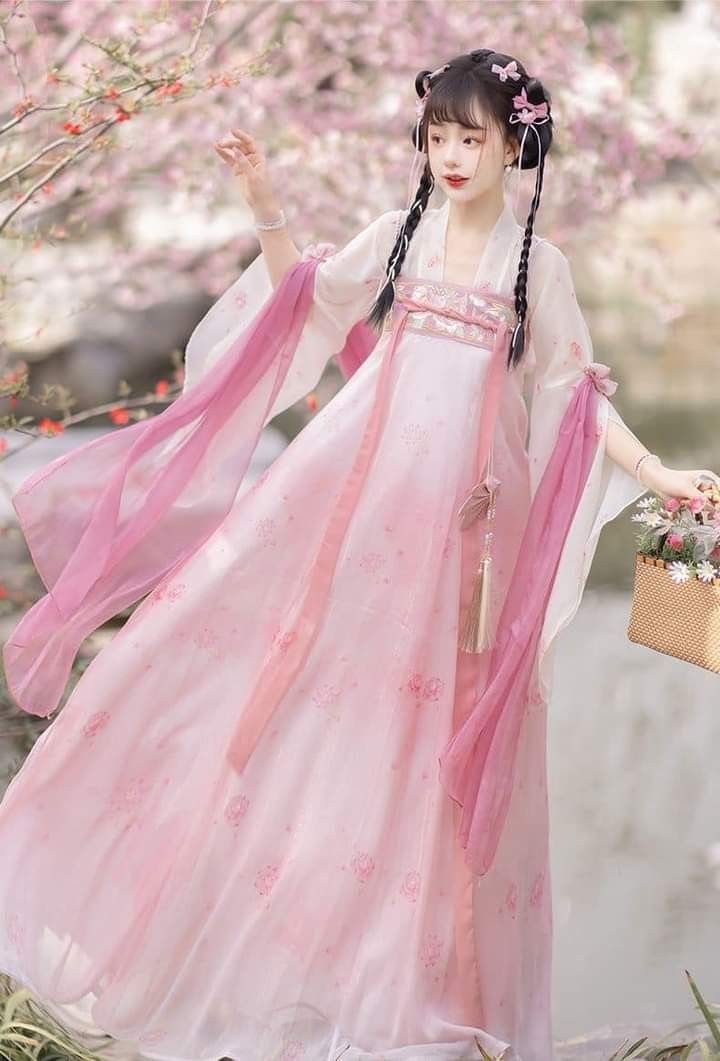 Miracle Original Hanfu:The Splendid Journey of Jinmis Traditional Chinese Fashion Miracle Original Hanfu:The Splendid Journey of Jinmis Traditional Chinese Fashion