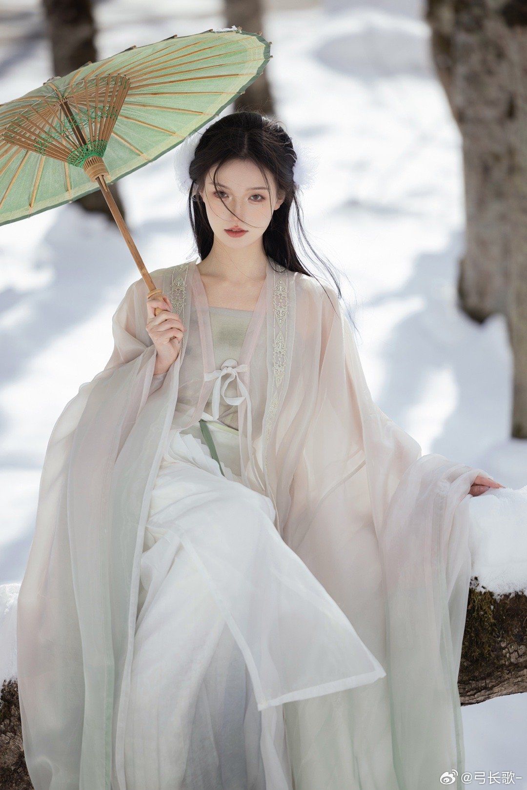 The Enchanting Beauty of the Pink Flower Goddess in Traditional Hanfu Fashion The Enchanting Beauty of the Pink Flower Goddess in Traditional Hanfu Fashion
