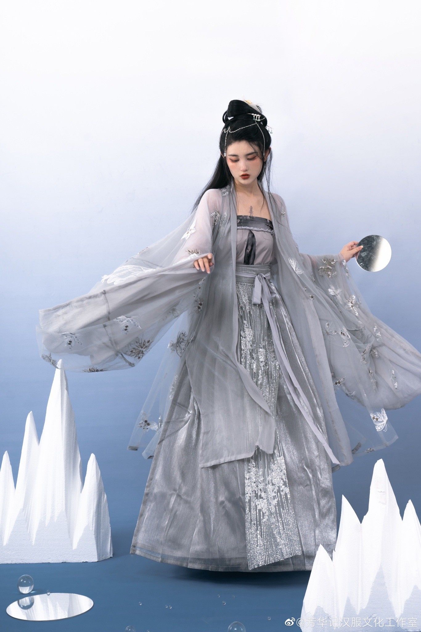 Traditional Cheongsam,Hairpins and Coiled Hairstyles:A Journey into Chinese Cultural Elegance Traditional Cheongsam,Hairpins and Coiled Hairstyles:A Journey into Chinese Cultural Elegance