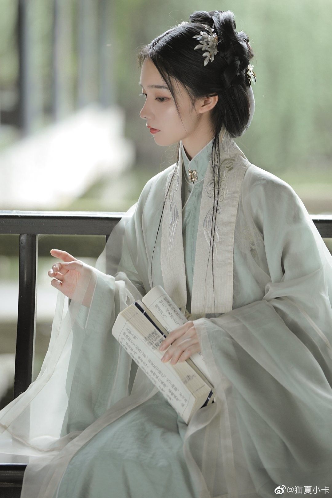 Little Girls in Traditional Hanfu Costumes:The Charm of Early Childhood Hanfu Fashion Little Girls in Traditional Hanfu Costumes:The Charm of Early Childhood Hanfu Fashion