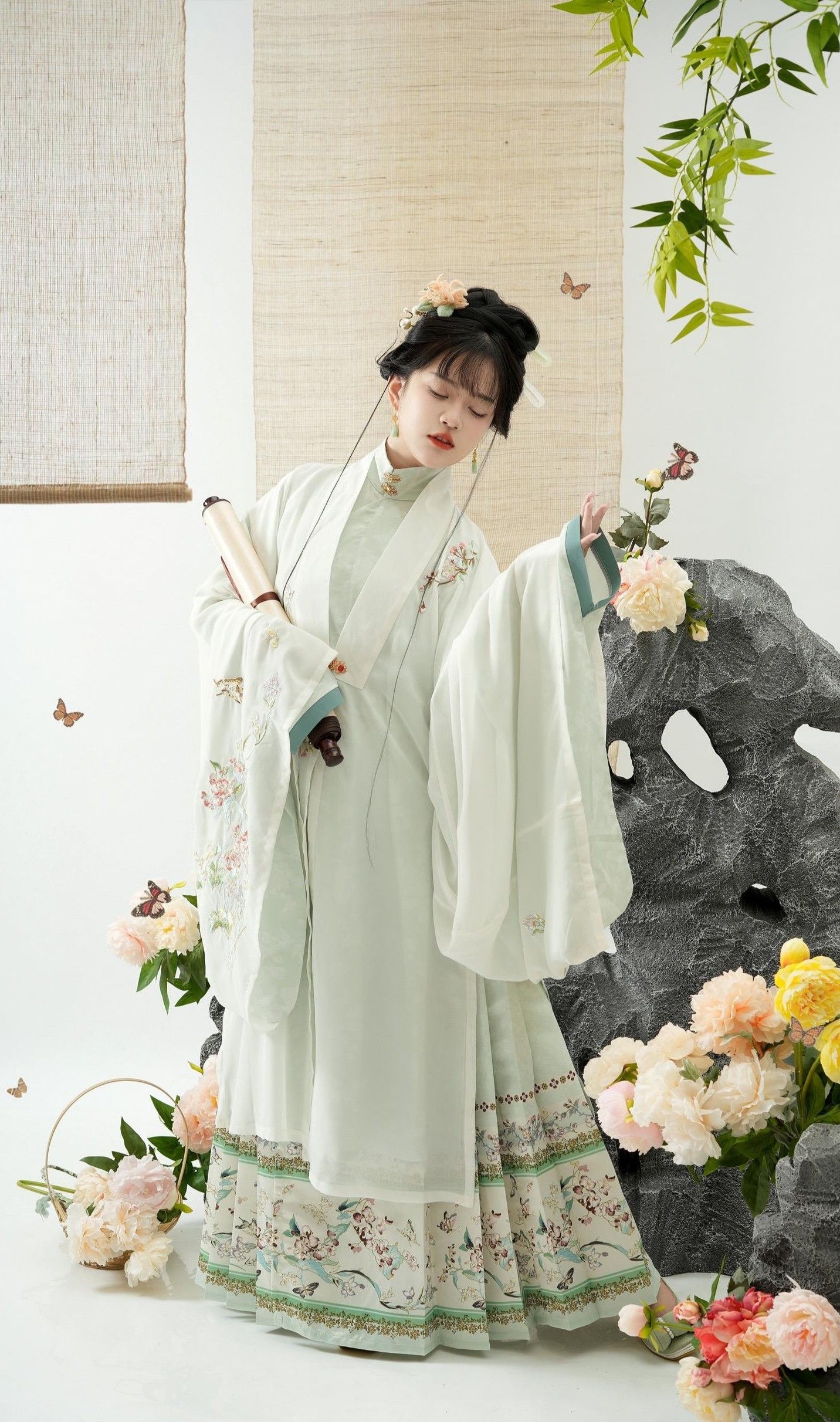 Embracing Modernity in Traditional Style:The Rise of Neo-Chinese Cheongsam with Bubble Sleeves Embracing Modernity in Traditional Style:The Rise of Neo-Chinese Cheongsam with Bubble Sleeves