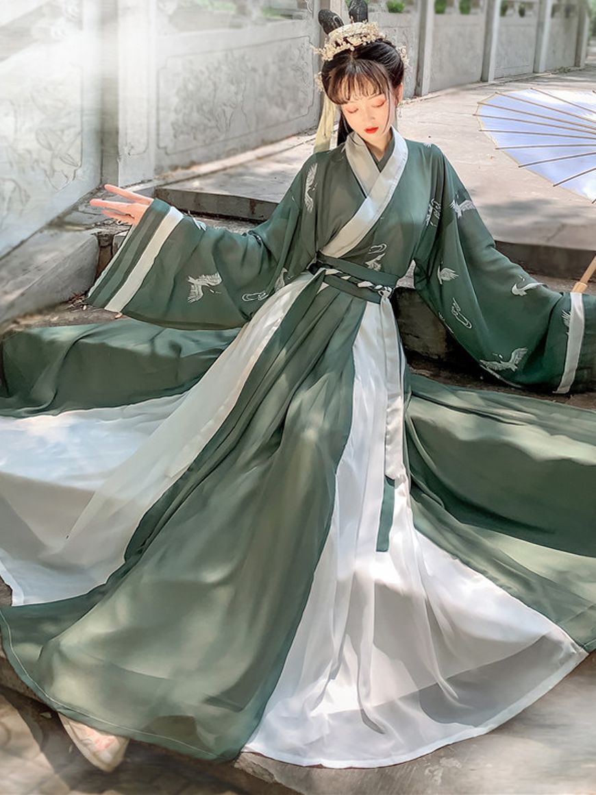 The Rise of the Abdomen-Tucking,Thigh-Lifting Cheongsam for Modern Elegance The Rise of the Abdomen-Tucking,Thigh-Lifting Cheongsam for Modern Elegance