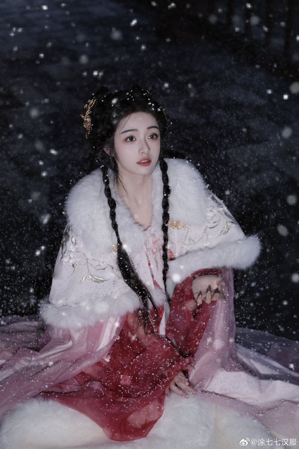 Enchanting Blue Hanfu:An Ancient Beauty in Traditional Chinese Fashion Enchanting Blue Hanfu:An Ancient Beauty in Traditional Chinese Fashion