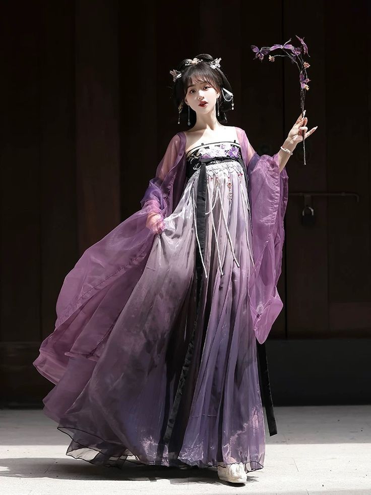 The Dominating Empress in Ancient Hanfu Fashion The Dominating Empress in Ancient Hanfu Fashion