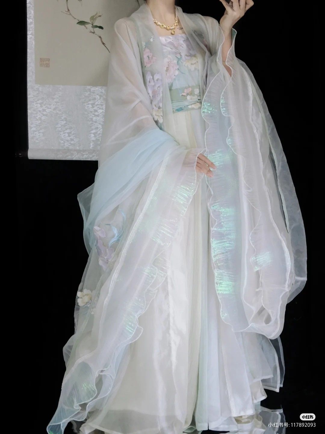 Elaborate Embroidery on Horseface Skirt:The Art of Full-Coverage Stitching Elaborate Embroidery on Horseface Skirt:The Art of Full-Coverage Stitching