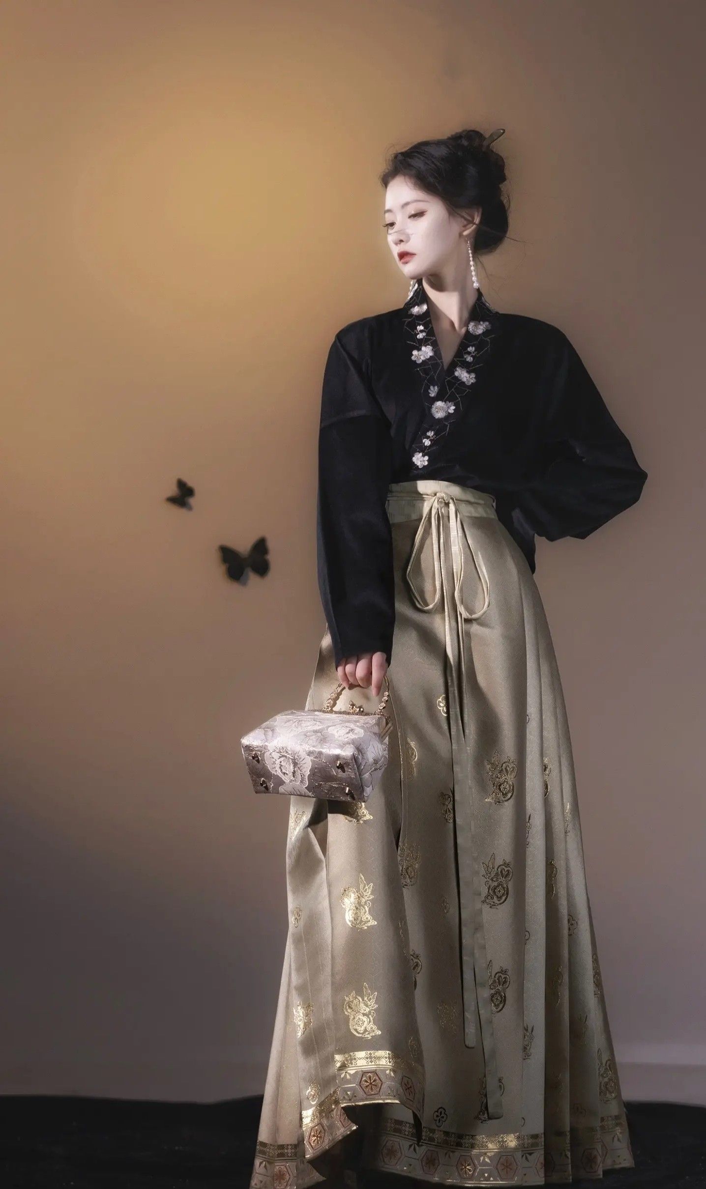 Neo-Classical Chinese Style:The Evolution of Qipao into Modern Elegance Neo-Classical Chinese Style:The Evolution of Qipao into Modern Elegance