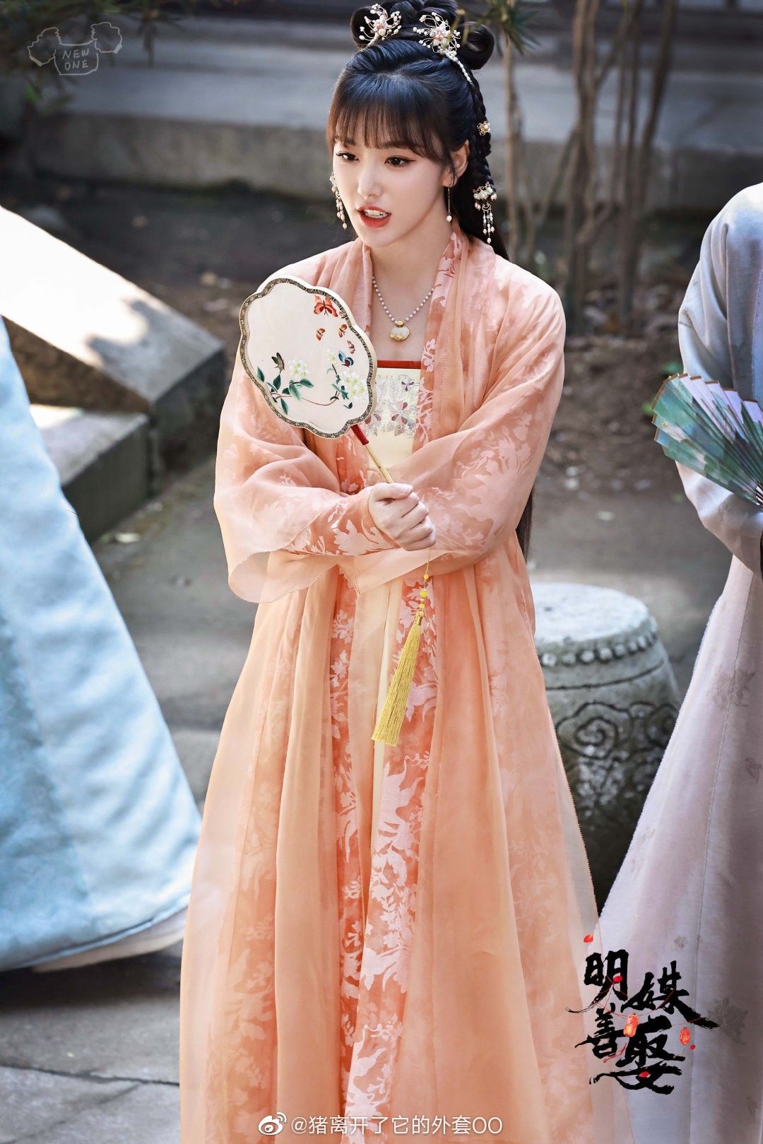 Luxury Lace Cheongsam:A Premier Fashion Statement Luxury Lace Cheongsam:A Premier Fashion Statement