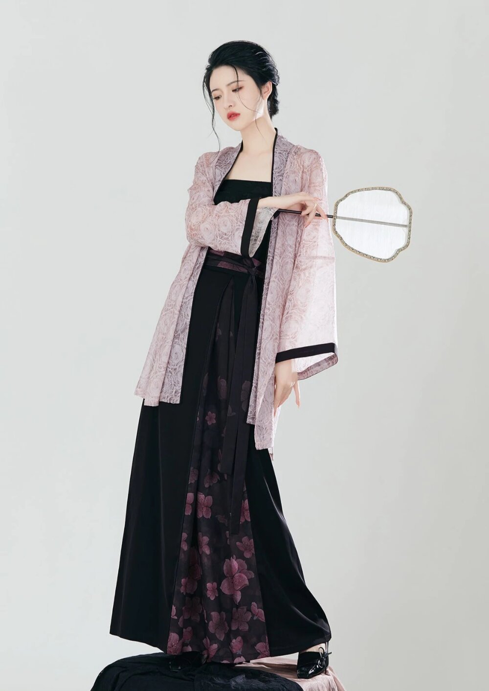 Summer 2025:A Girls Guide to the Horse-faced Skirt Set Summer 2025:A Girls Guide to the Horse-faced Skirt Set