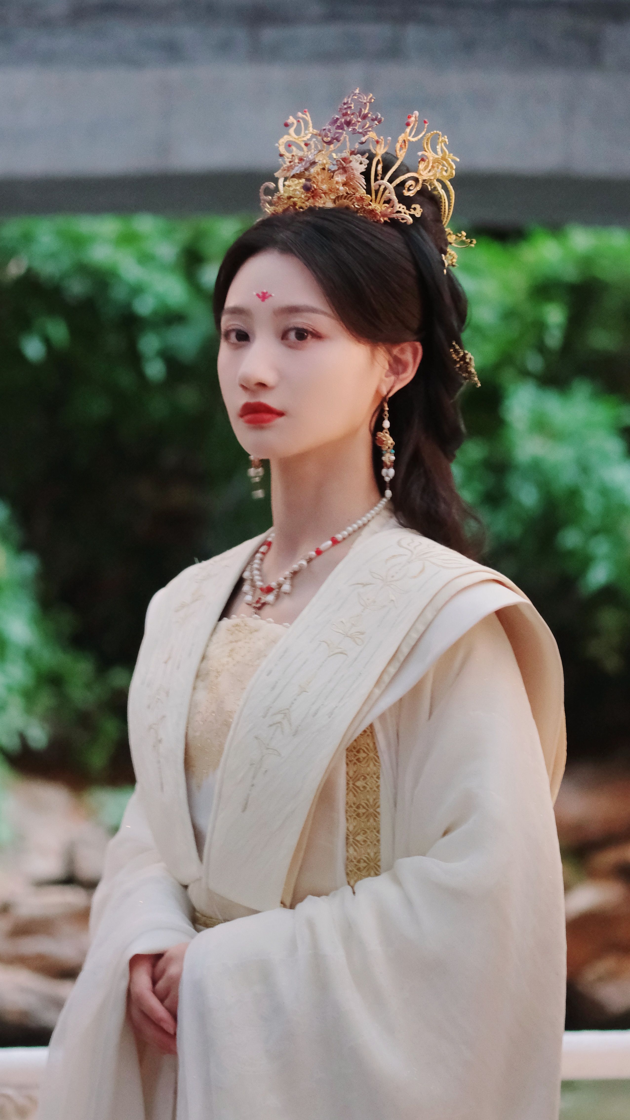 Porcelain Charm:The Elegance of Qixuan Cheongsam Porcelain Charm:The Elegance of Qixuan Cheongsam