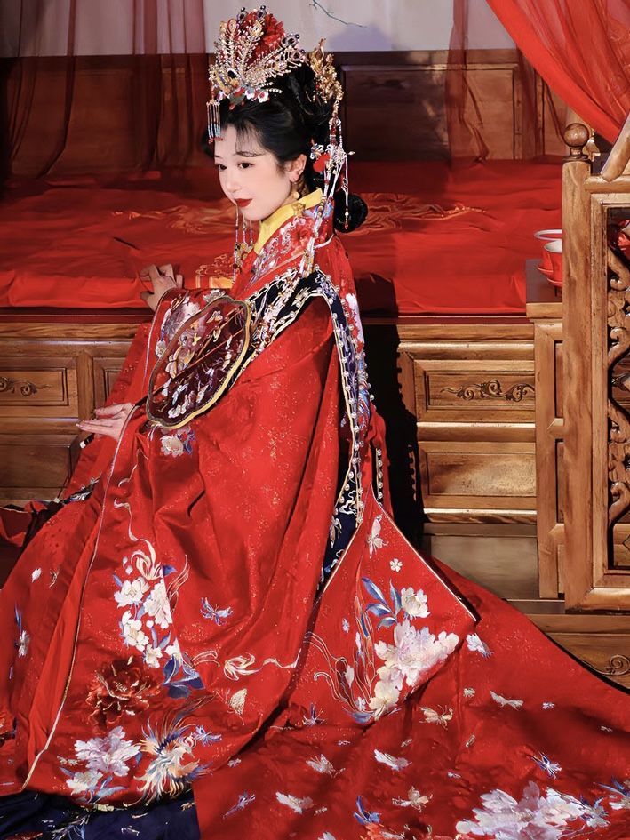 The Elegance of Wedding Trousseau:The Horseface Skirt The Elegance of Wedding Trousseau:The Horseface Skirt