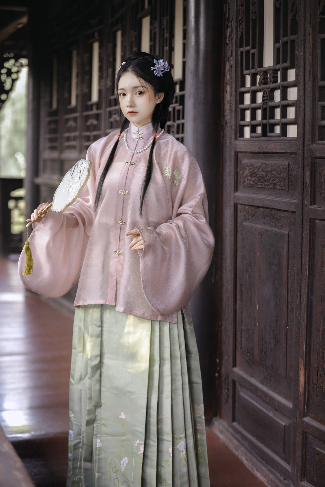 Traditional Chinese Tang Costumes for Little Girls:Embracing the Essence of Cultural Elegance Traditional Chinese Tang Costumes for Little Girls:Embracing the Essence of Cultural Elegance