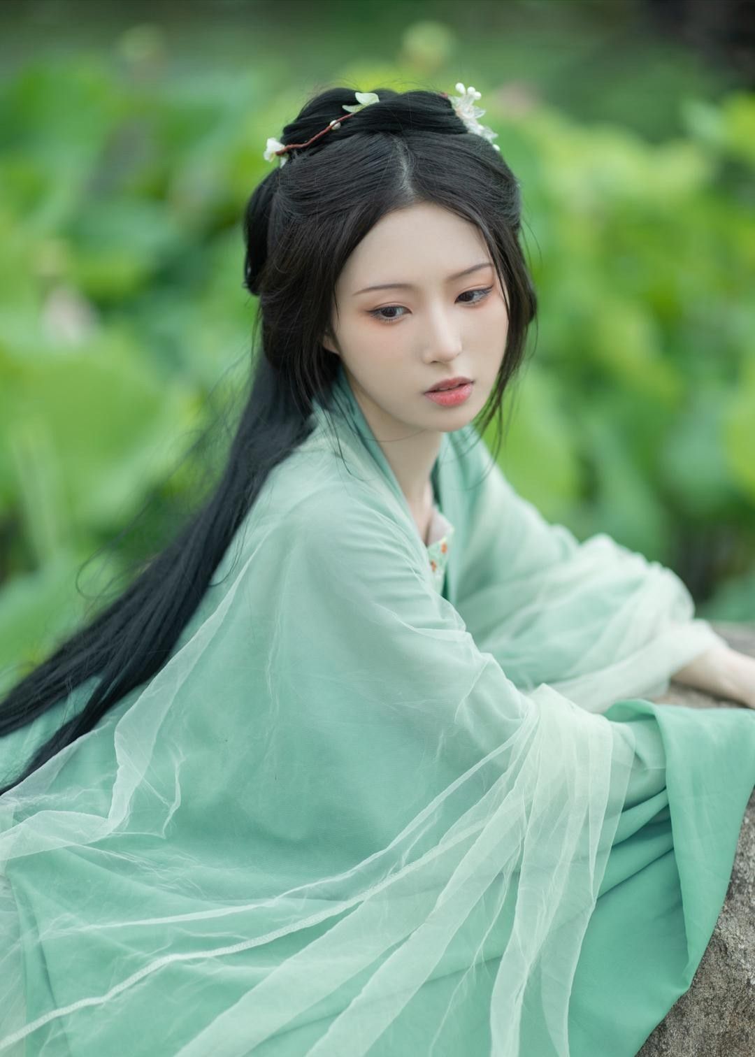 The Enchantment of Hanfu:The Far-Off Mountain in a Slate-Gray Hue The Enchantment of Hanfu:The Far-Off Mountain in a Slate-Gray Hue