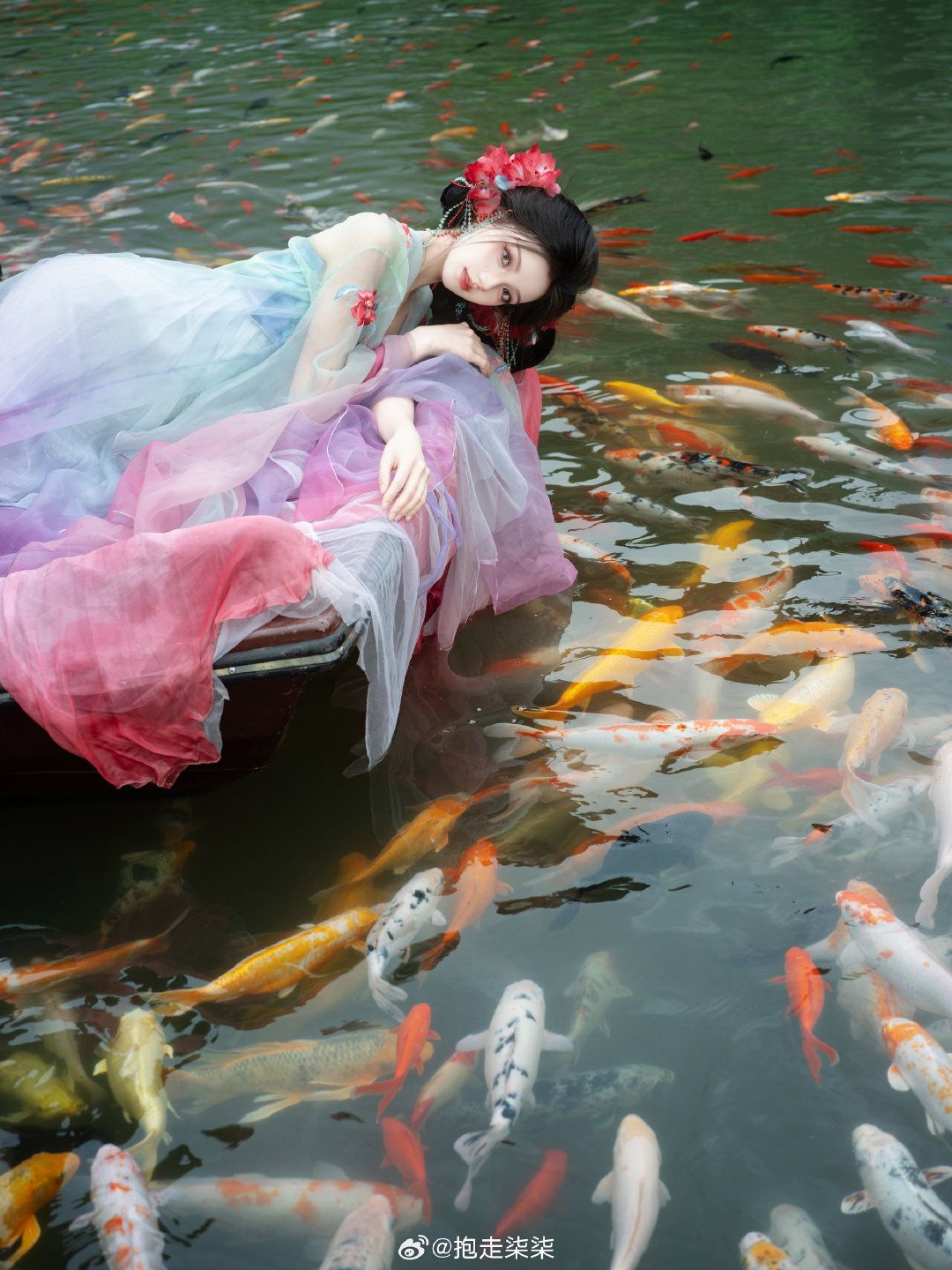 The Dominance of Hanfu:Embracing the Power of Black Red and Dark The Dominance of Hanfu:Embracing the Power of Black Red and Dark