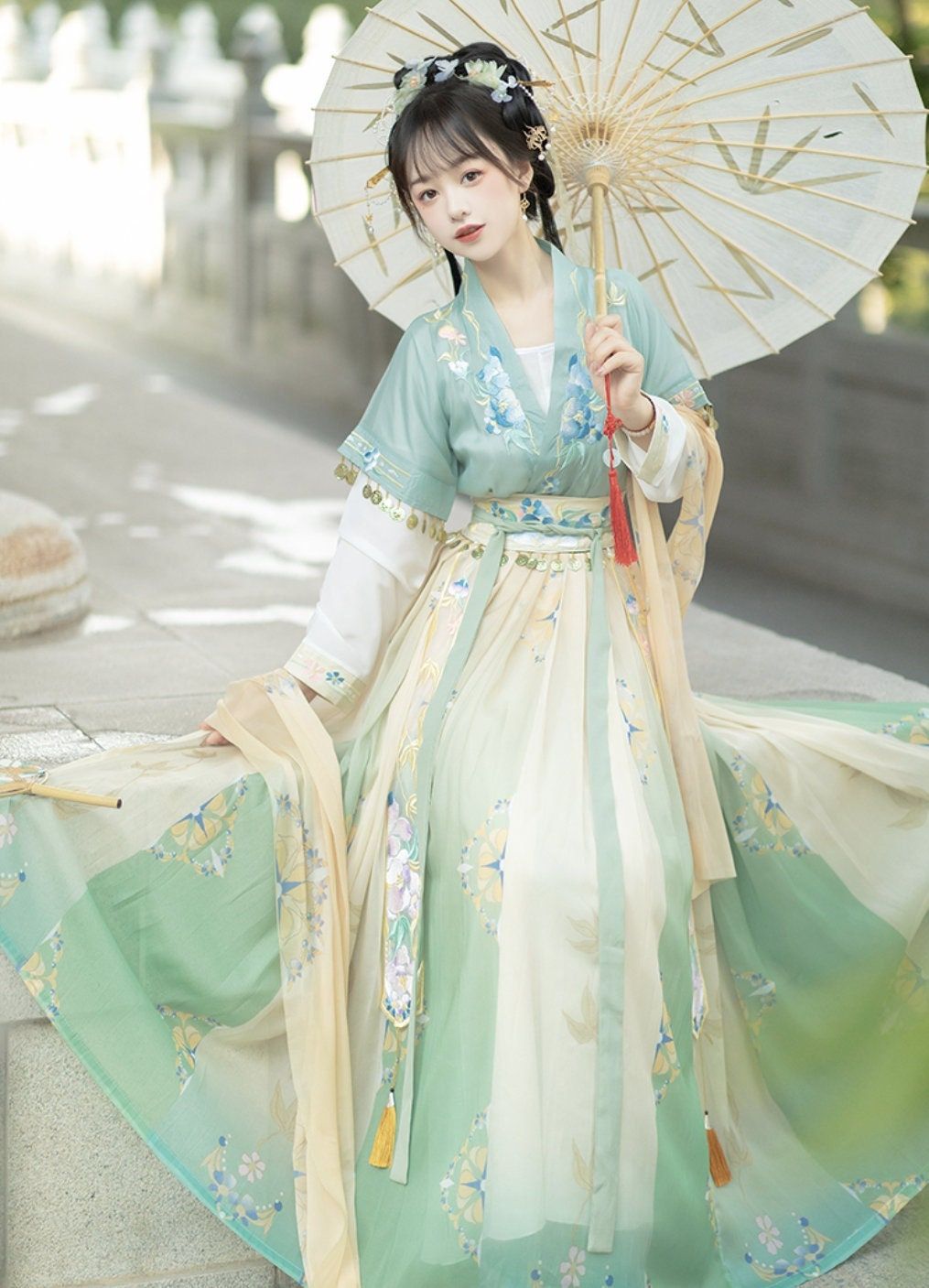 Handcrafted Silk Qipao:The Art of Sanxiang Silk Handcrafted Silk Qipao:The Art of Sanxiang Silk