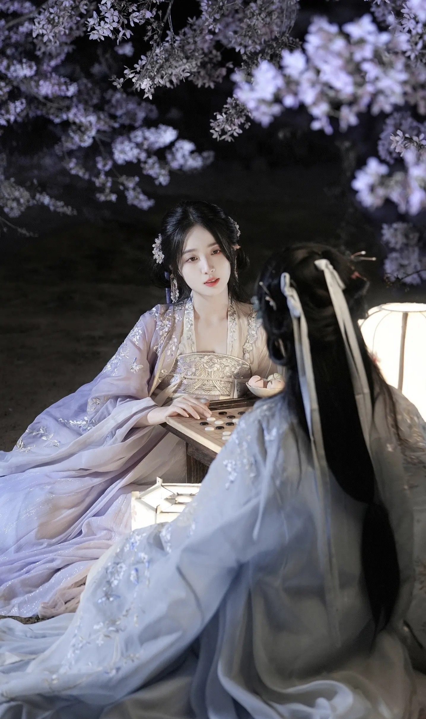 The Elegance of a Hanfu Fan Girl The Elegance of a Hanfu Fan Girl