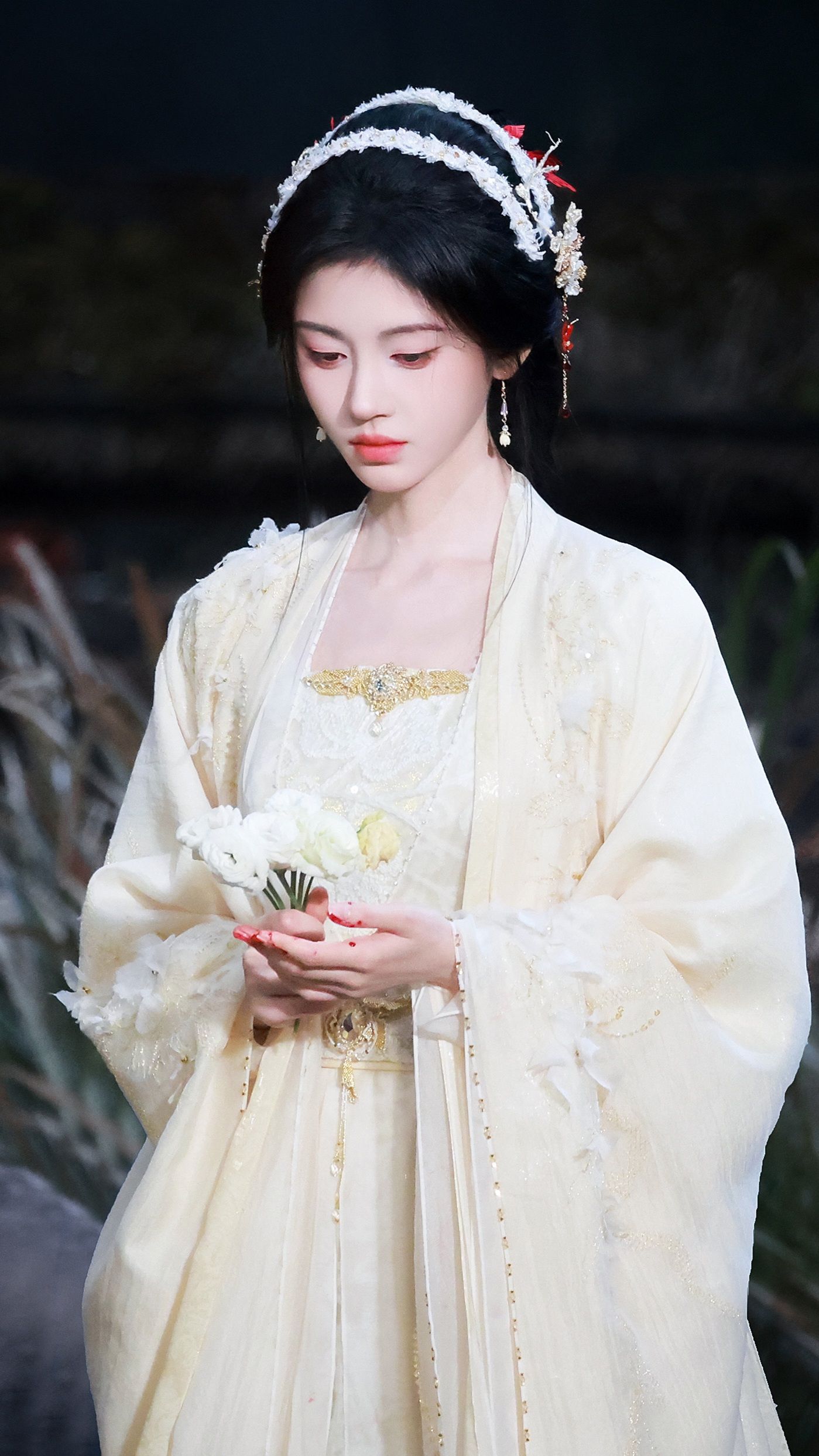 The Enchanting Purple Hanfu of a Fairy-like Woman The Enchanting Purple Hanfu of a Fairy-like Woman