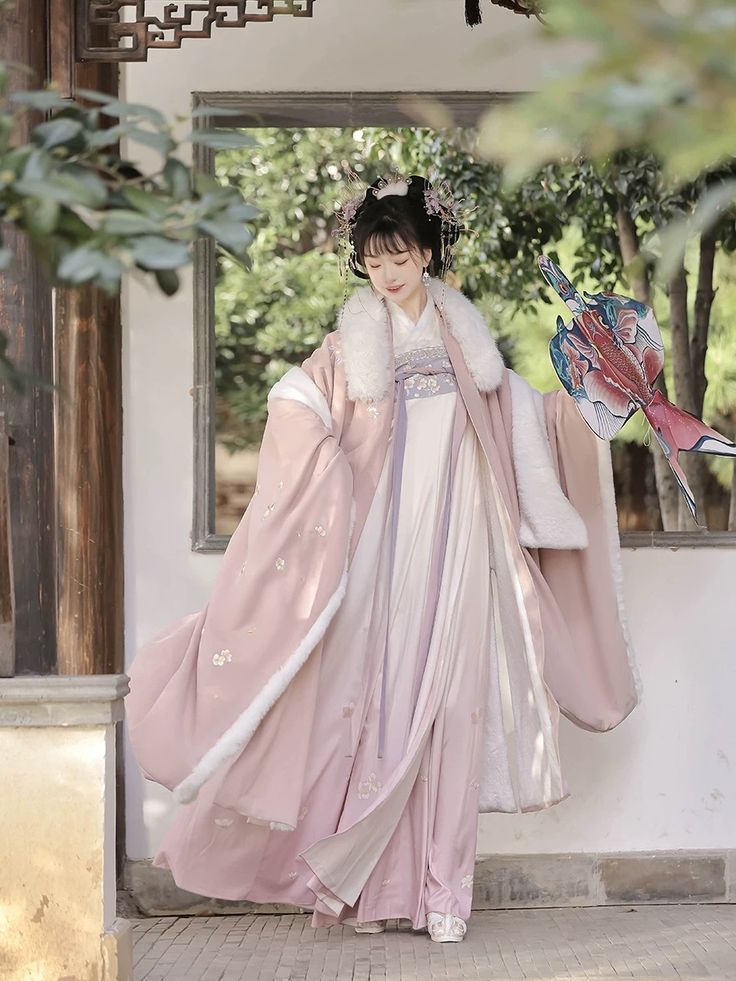 Light-Colored Skirt Set with Horseface Skirt Light-Colored Skirt Set with Horseface Skirt