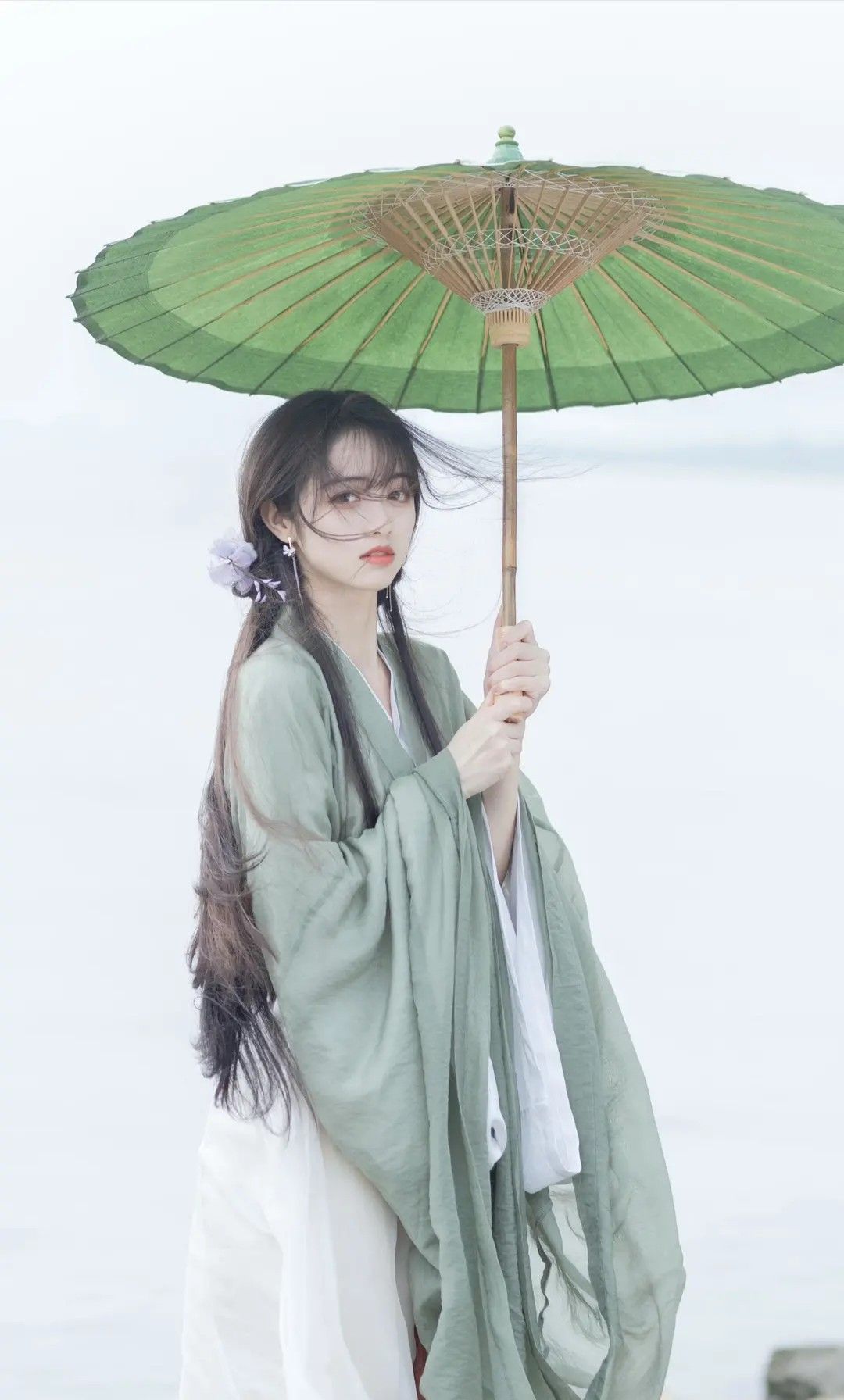 Blooming on the Other Side:Availability of Traditional Hanfu Costumes in Stock