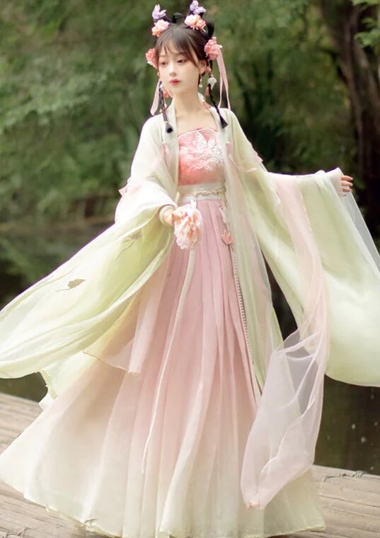 Exploring the Enchantment of Blue Girls Hanfu Shoes Exploring the Enchantment of Blue Girls Hanfu Shoes