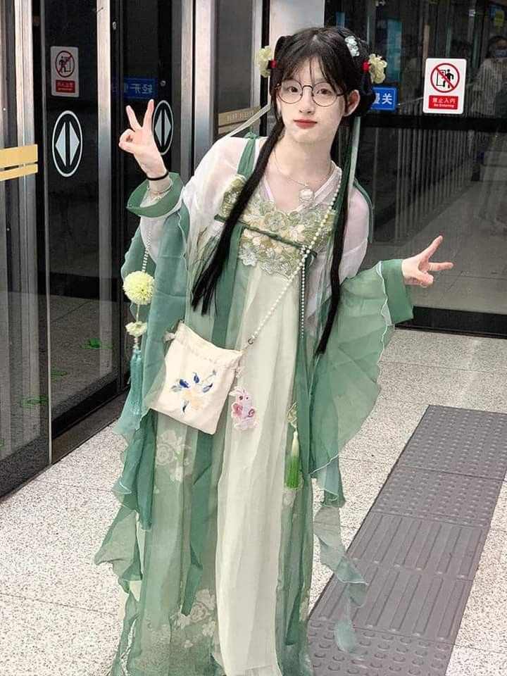 The Rise of Hanfu Overcoat:Traditional Elegance in Modern Fashion The Rise of Hanfu Overcoat:Traditional Elegance in Modern Fashion