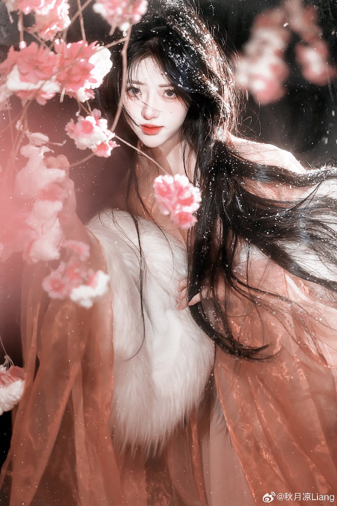 Elegant Girlhood:The Splendor of Traditional Chinese Hanfu and Embroidered Shoes Elegant Girlhood:The Splendor of Traditional Chinese Hanfu and Embroidered Shoes