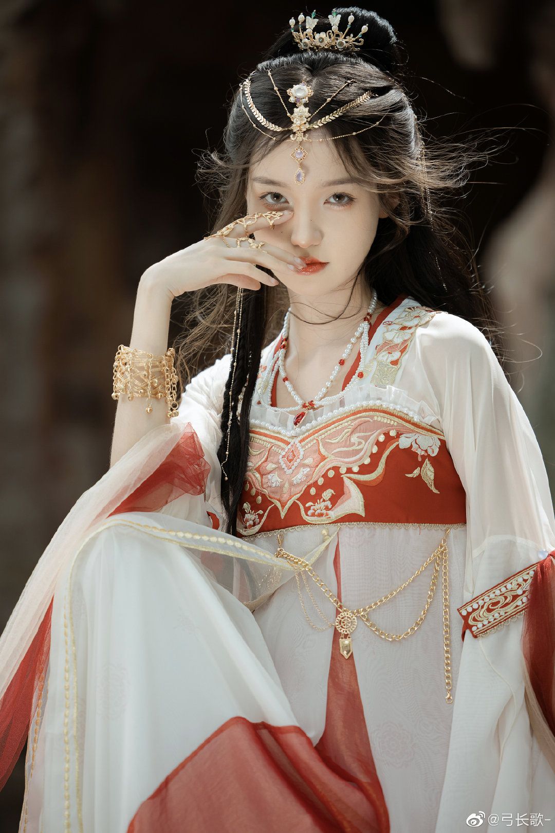 Red Hanfu for New Years Greetings:A Traditional Celebration of Colors and Cultural Pride Red Hanfu for New Years Greetings:A Traditional Celebration of Colors and Cultural Pride