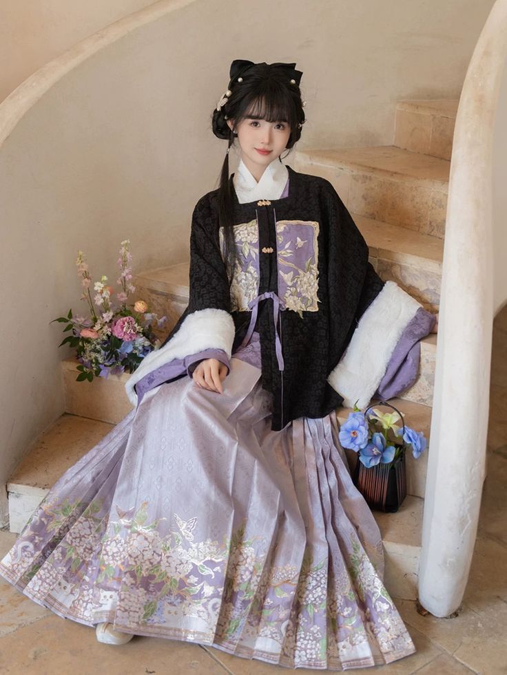 The Splendor of Guan Yus Hanfu:A Closer Look at the Warrior Saints Traditional Clothing