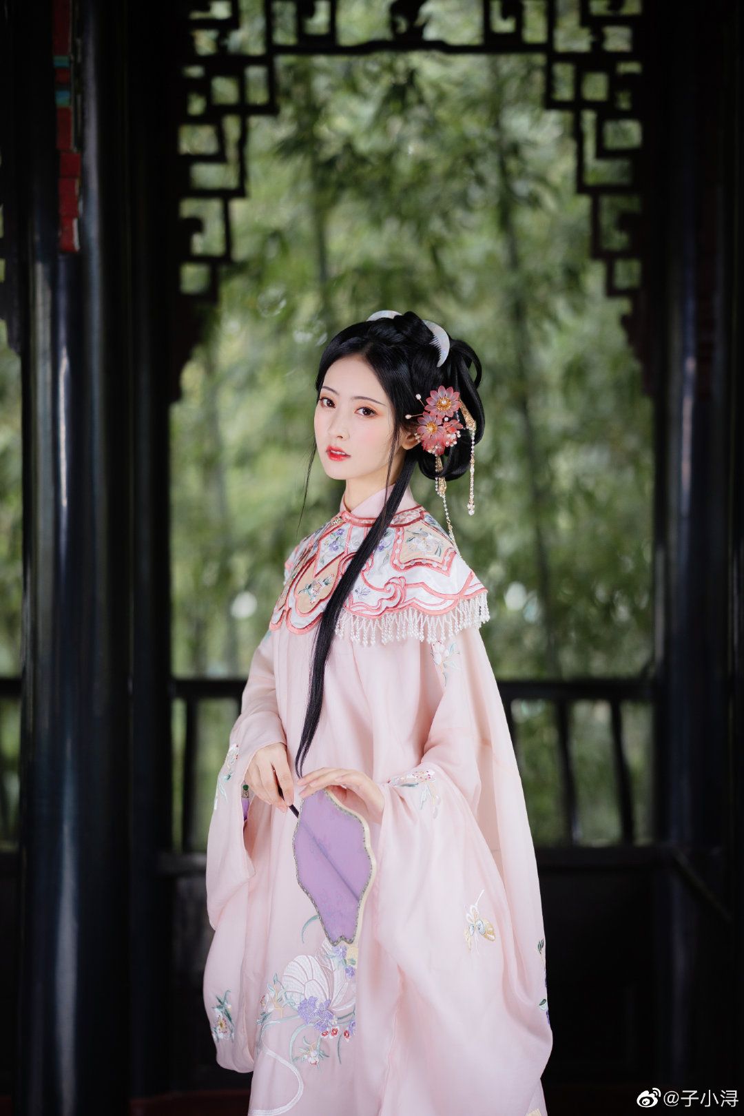 The Journey of a Junior Girl Student into the World of Hanfu 汉服) The Journey of a Junior Girl Student into the World of Hanfu 汉服)