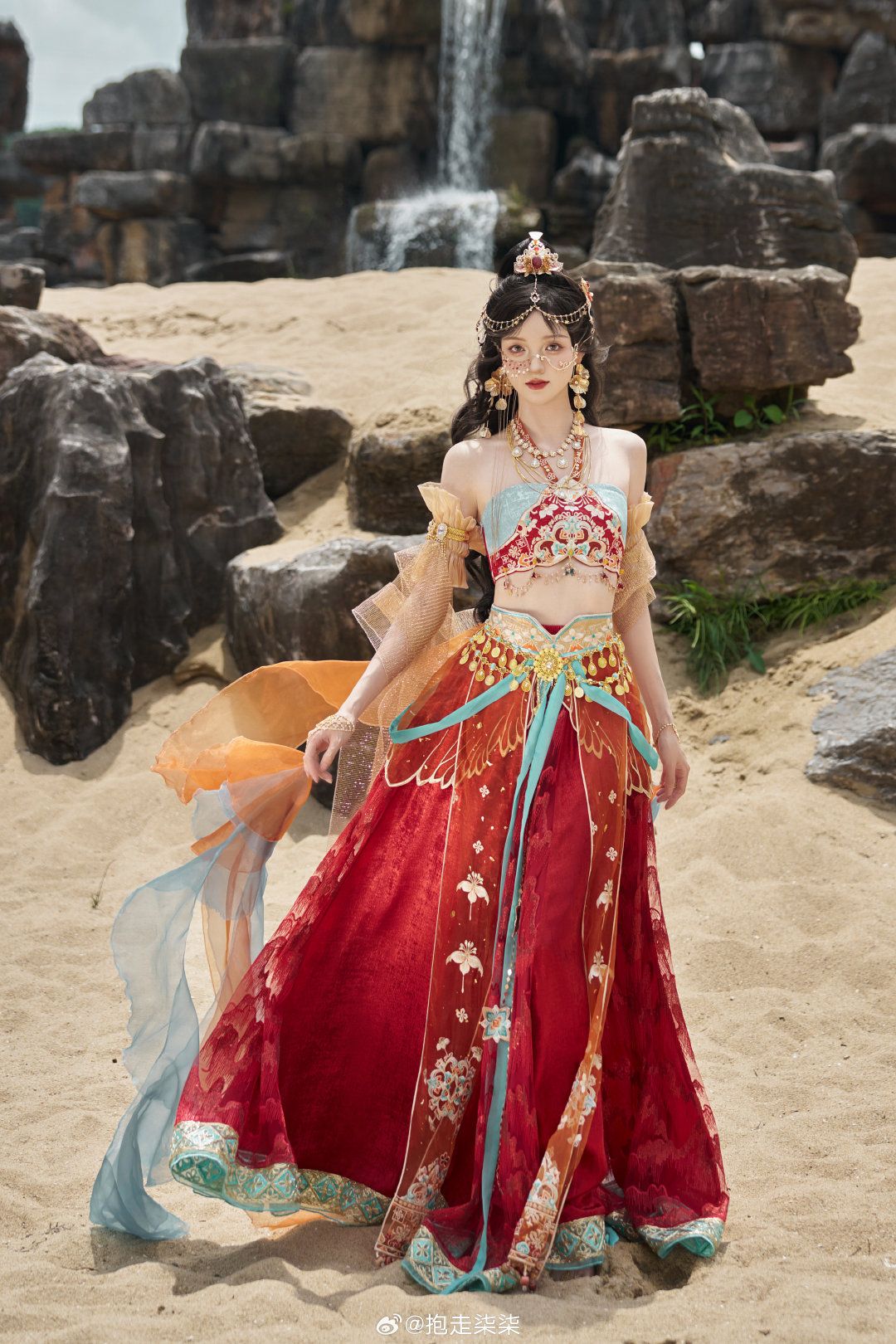 The Evolution of Dark-Style Hanfu:Exploring the Rise of Blackened Traditional Chinese Fashion