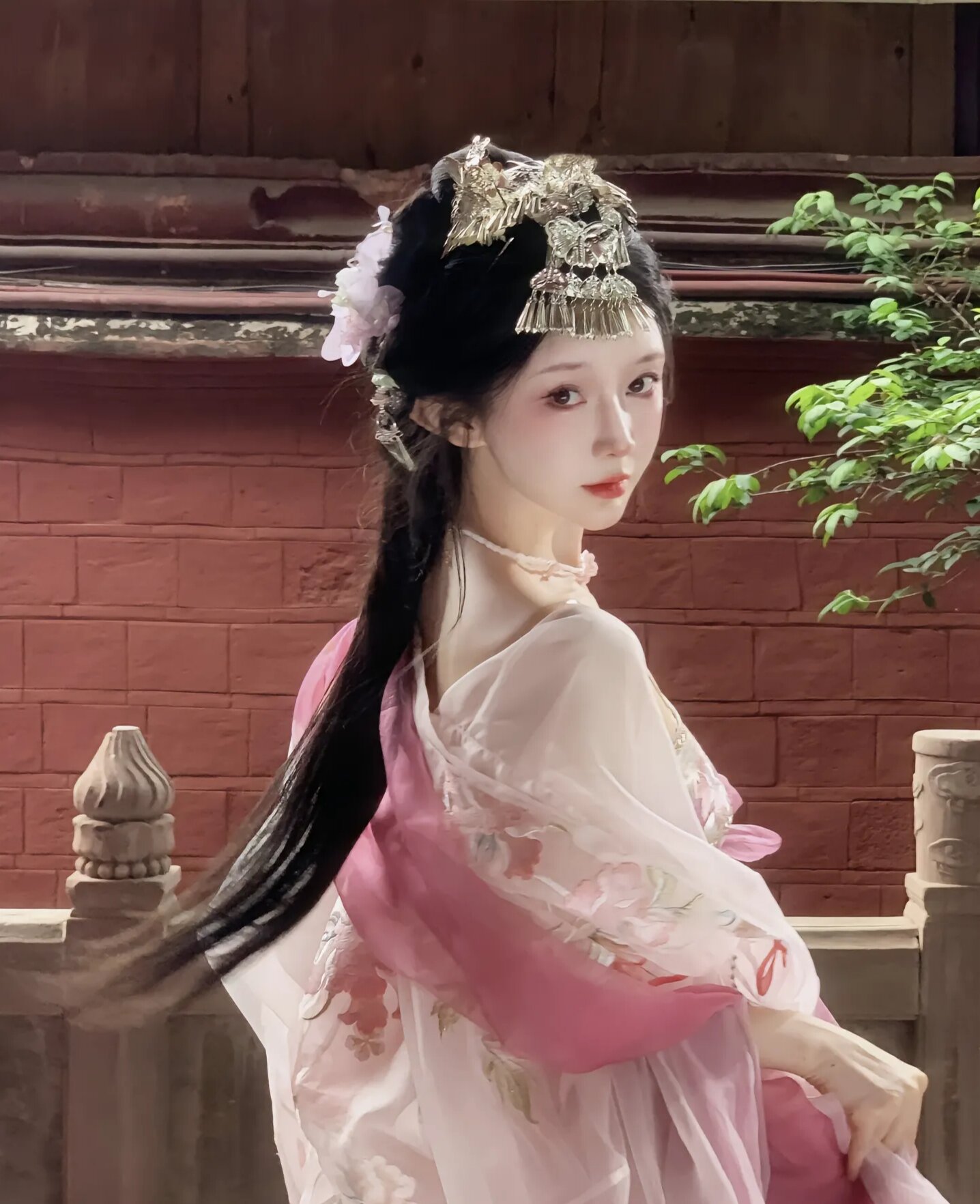 Mini Hanfu:A Glimpse into a Fairy-like World Mini Hanfu:A Glimpse into a Fairy-like World