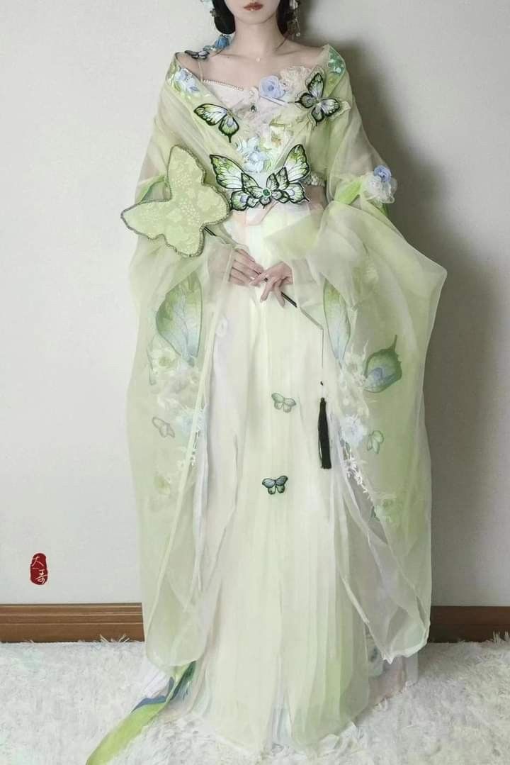 The Splendor of Hanfu Hair Accessories:The Crown as a Symbol of Cultural Heritage The Splendor of Hanfu Hair Accessories:The Crown as a Symbol of Cultural Heritage