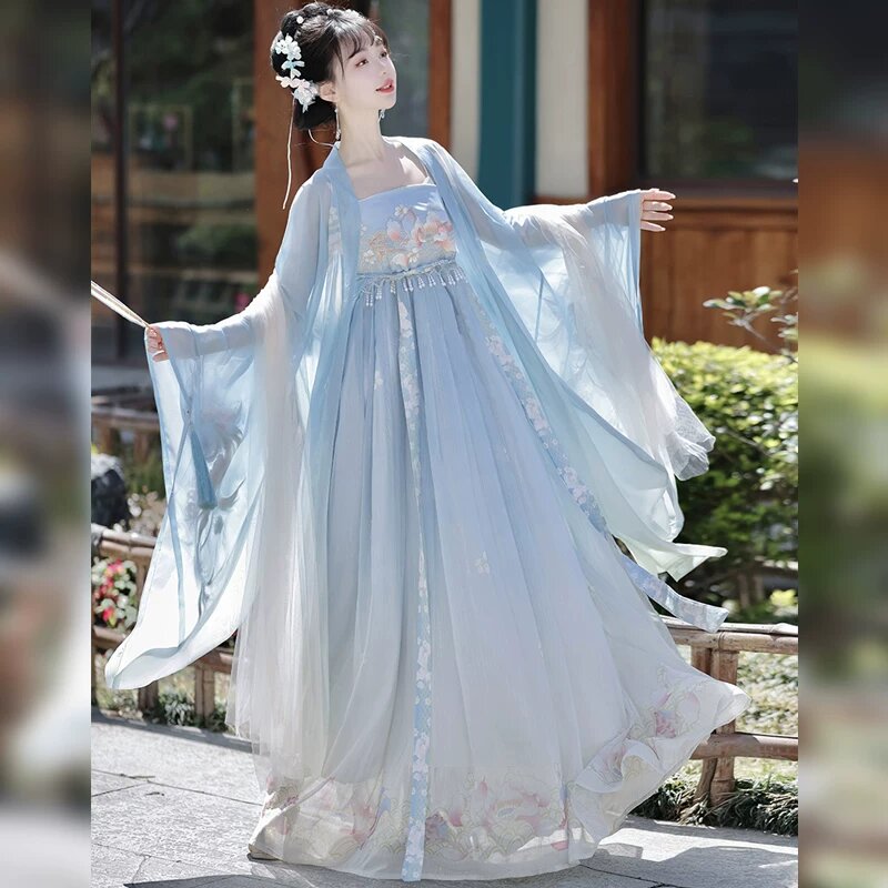Maternal-Child Harmony in Traditional Hanfu Fashion:A Lightweight Mother-Daughter Style Story Maternal-Child Harmony in Traditional Hanfu Fashion:A Lightweight Mother-Daughter Style Story