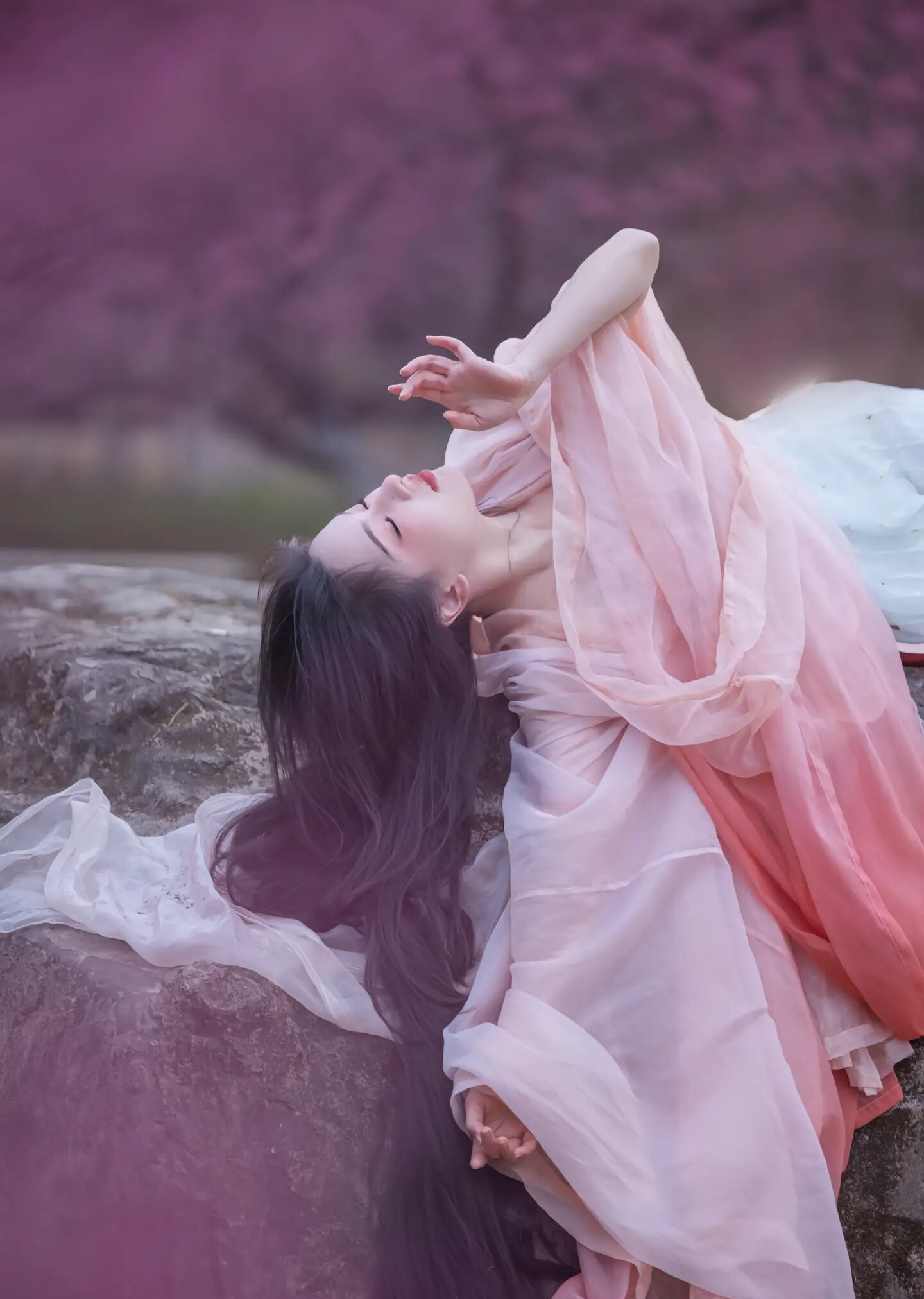 The Elegance of Plum-Blossom Skirt:A Junior High Girls Journey with the Horseface Qipao