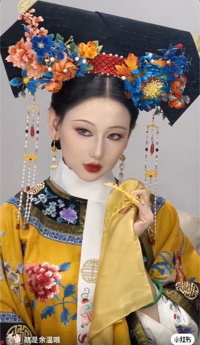 Dancing in a Black Cheongsam:A Cultural Journey Dancing in a Black Cheongsam:A Cultural Journey