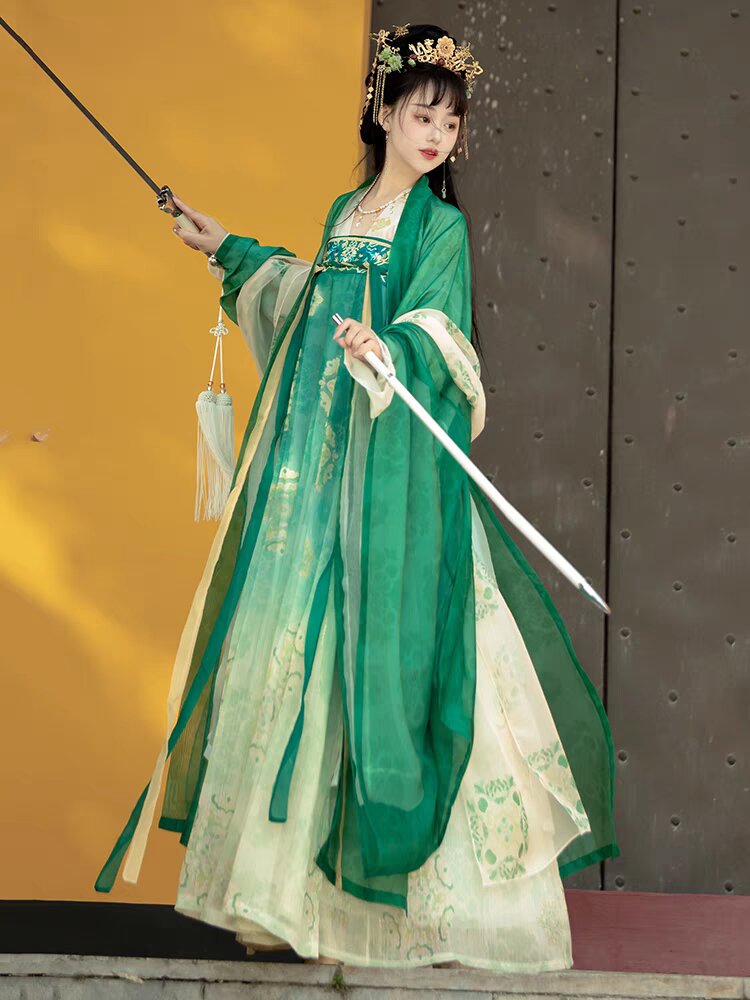 The Charm of Cheongsam in Cotton Silk The Charm of Cheongsam in Cotton Silk