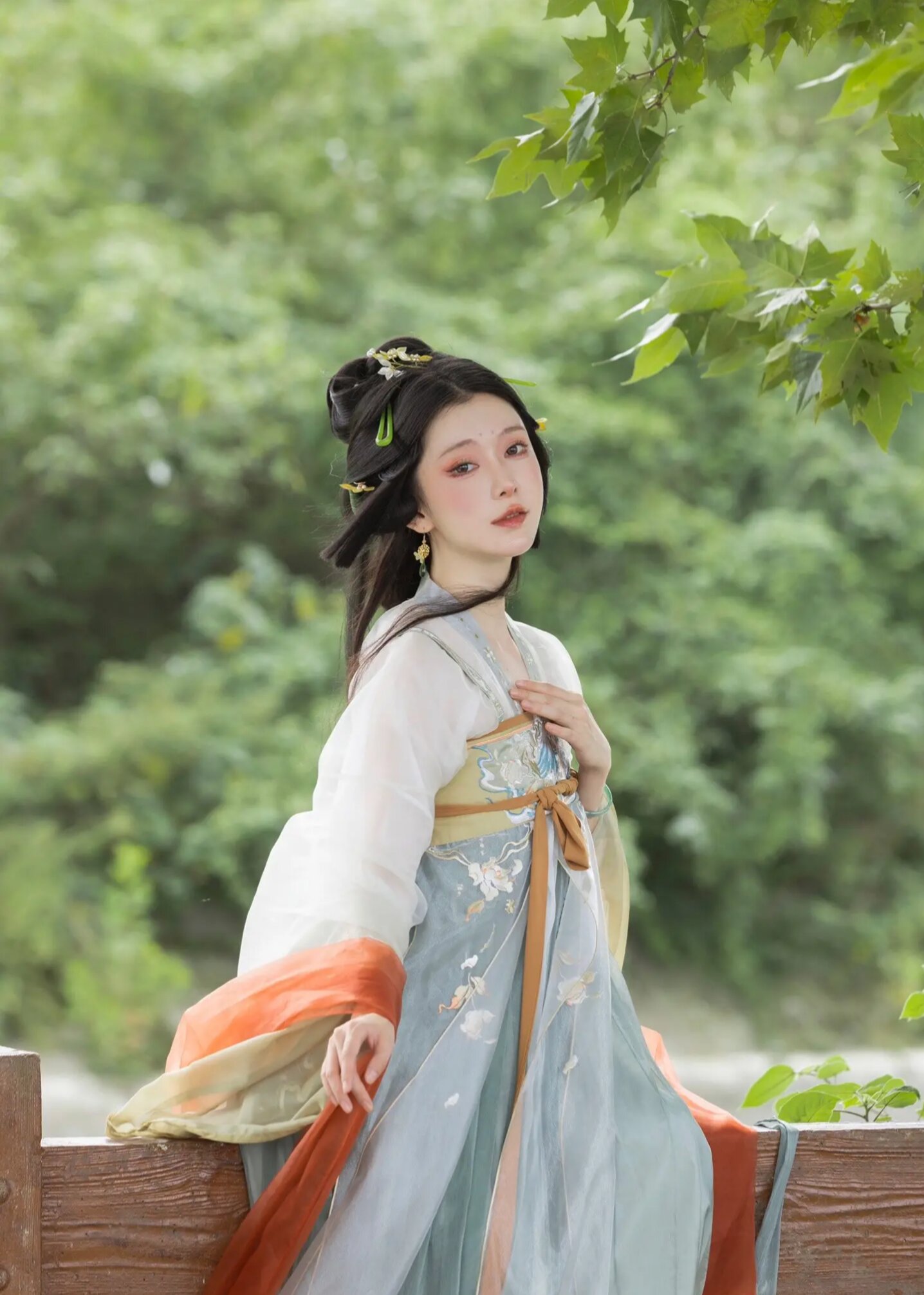 The Enigma of Black Long-Style Cheongsam:A Symbol of Grace and Elegance The Enigma of Black Long-Style Cheongsam:A Symbol of Grace and Elegance