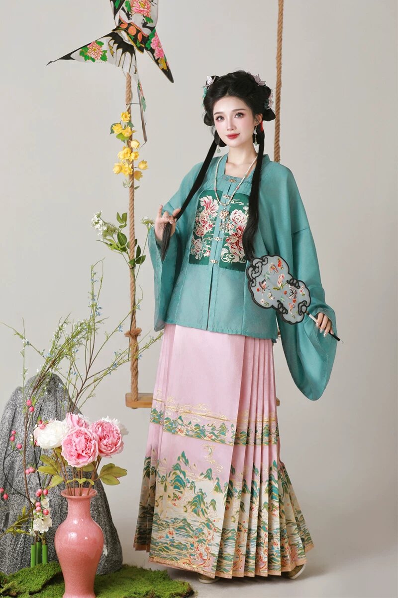 The Waistband Decorations for the Traditional Chinese Horseface Skirt:A Cultural Exploration The Waistband Decorations for the Traditional Chinese Horseface Skirt:A Cultural Exploration