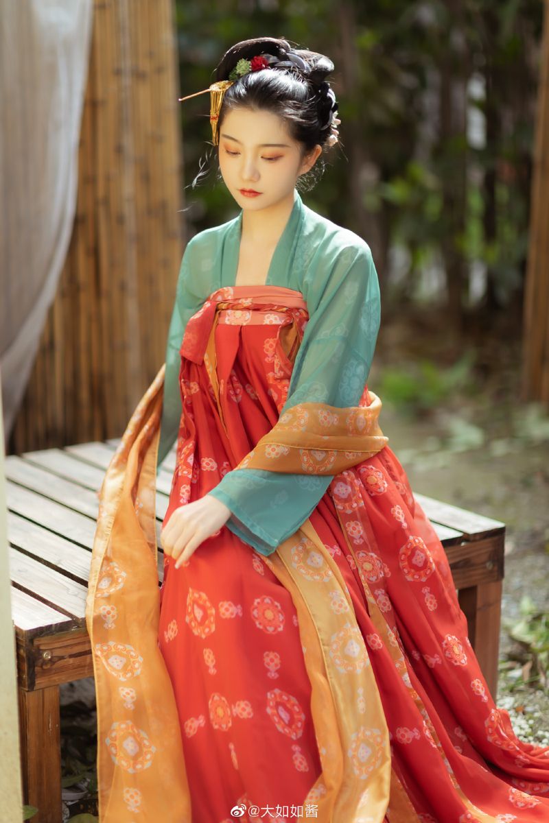 The Unwavering Elegance of Black Cheongsam:A Deep Dive into the World of Stubborn Traditionalism The Unwavering Elegance of Black Cheongsam:A Deep Dive into the World of Stubborn Traditionalism