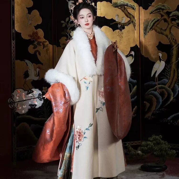 The Charm of Hanfu Horseback Skirt for Petite Figures The Charm of Hanfu Horseback Skirt for Petite Figures