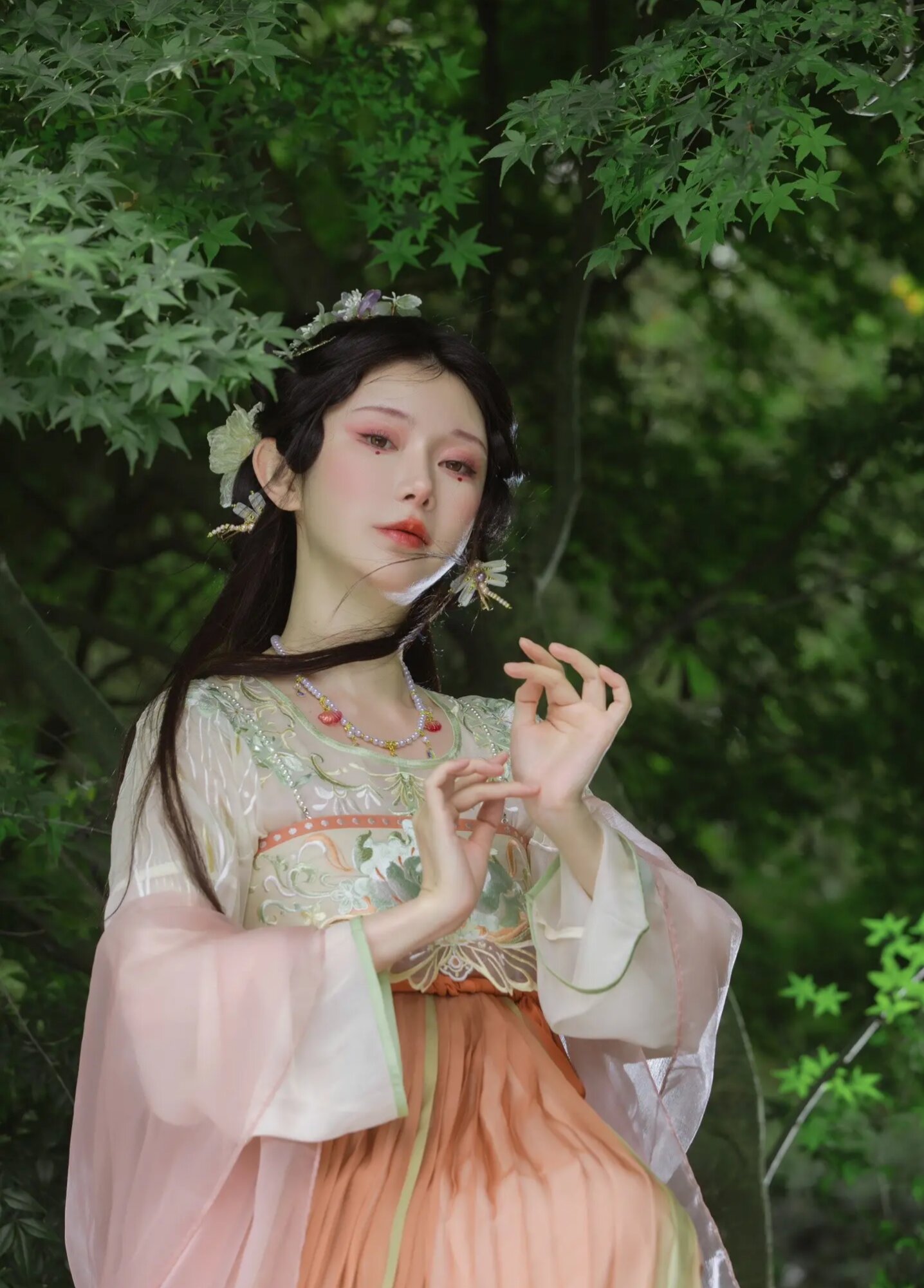 Seduction in Cheongsam Shorts:The Embrace of Erotic Elegance Seduction in Cheongsam Shorts:The Embrace of Erotic Elegance