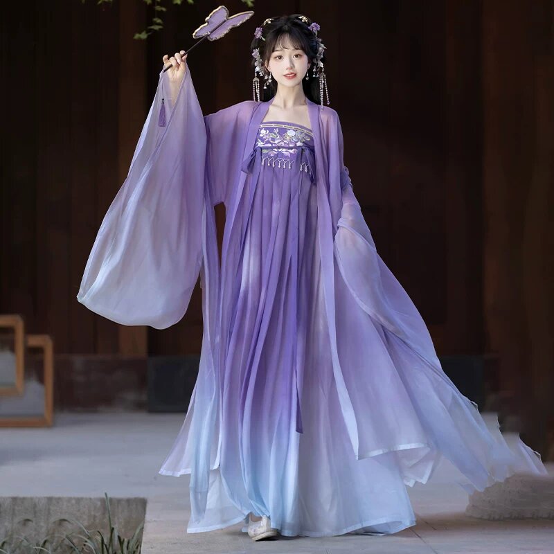 Original and Authentic Hanfu Qixiong Style for Petite Figures Original and Authentic Hanfu Qixiong Style for Petite Figures