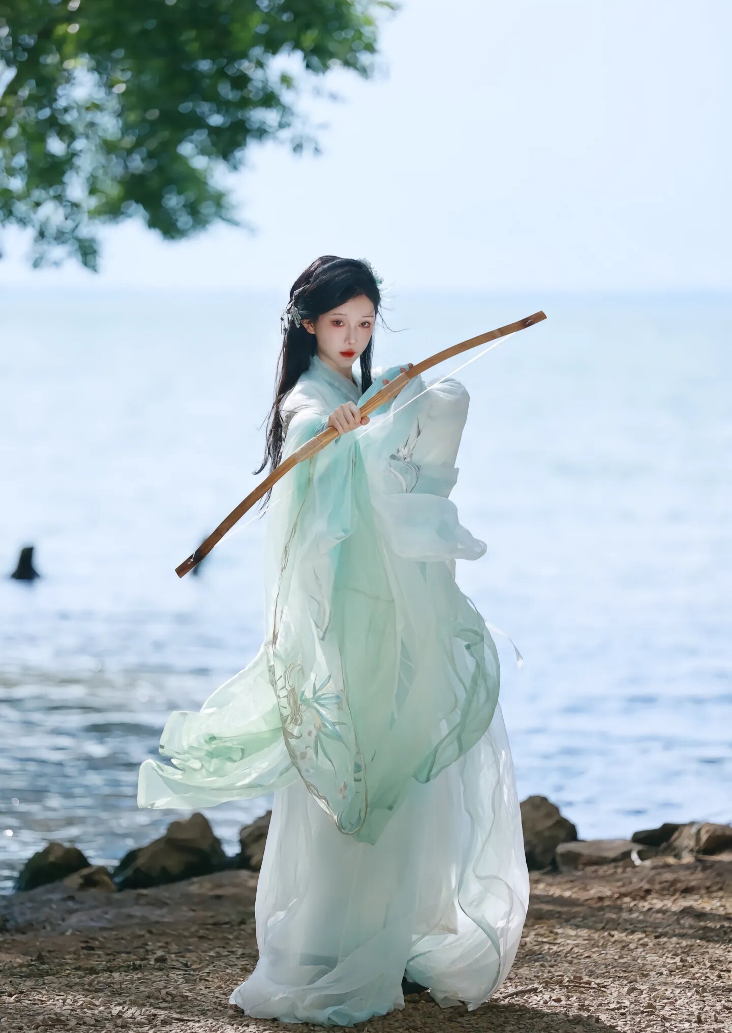 The Graceful Flow of the Horseface Skirt and its Lining Pants:A Study in Drape and Elegance The Graceful Flow of the Horseface Skirt and its Lining Pants:A Study in Drape and Elegance