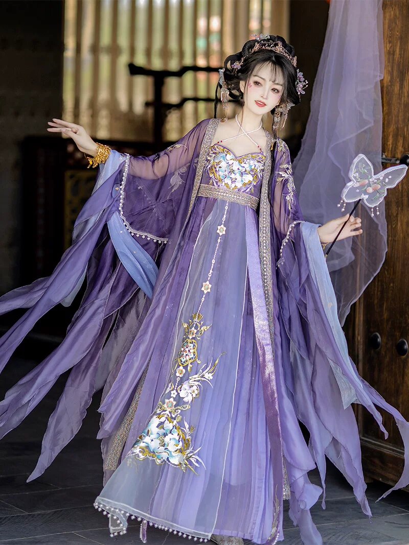 Summer Chic in Traditional Hanfu Fashion for Girls Summer Chic in Traditional Hanfu Fashion for Girls